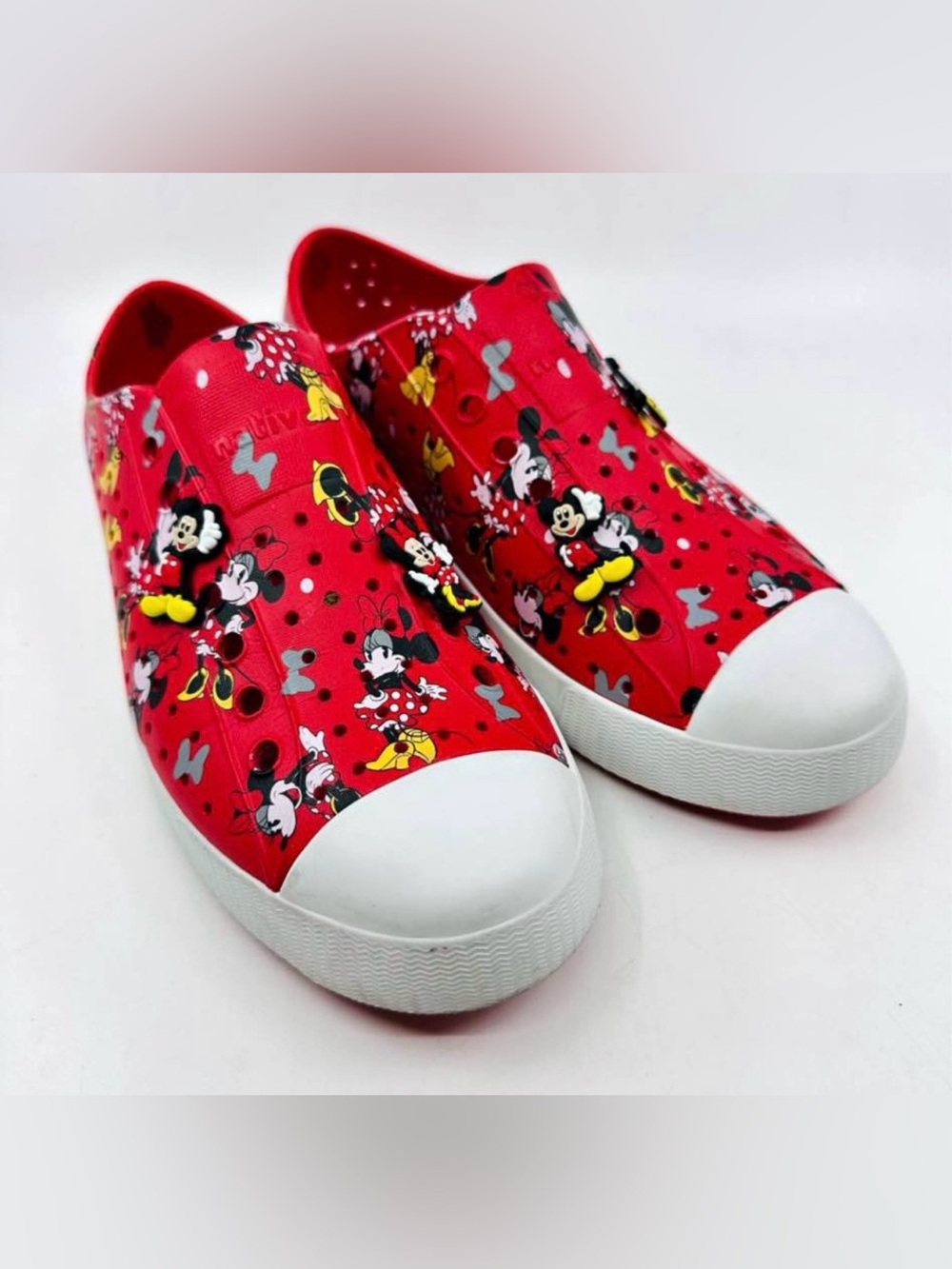 Native Disney Unisex Slip On Shoe Red Minnie Mouse w/Mickey & Minnie Charms W10